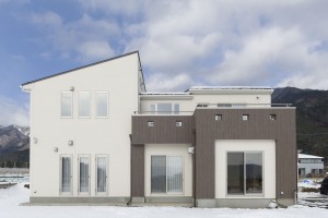 【富士河口湖町】大型バルコニー付きモダンテイスト戸建て住宅KS様邸