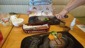 行列ハンバーグ店　アウトレット店
