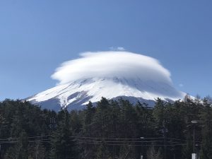 快晴なのに笠雲*
