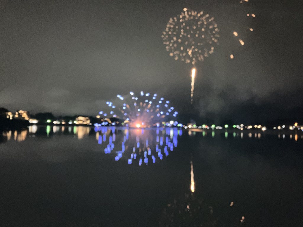 3年ぶりの湖上花火