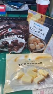 コンビニでおやつを・・・☻