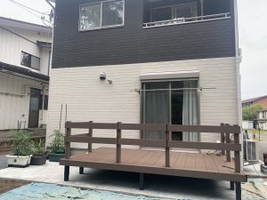 フェンスとデッキの設置完了しました *