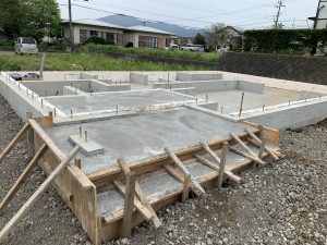 基礎工事 間もなく完了 *