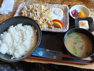 跳扉でランチ