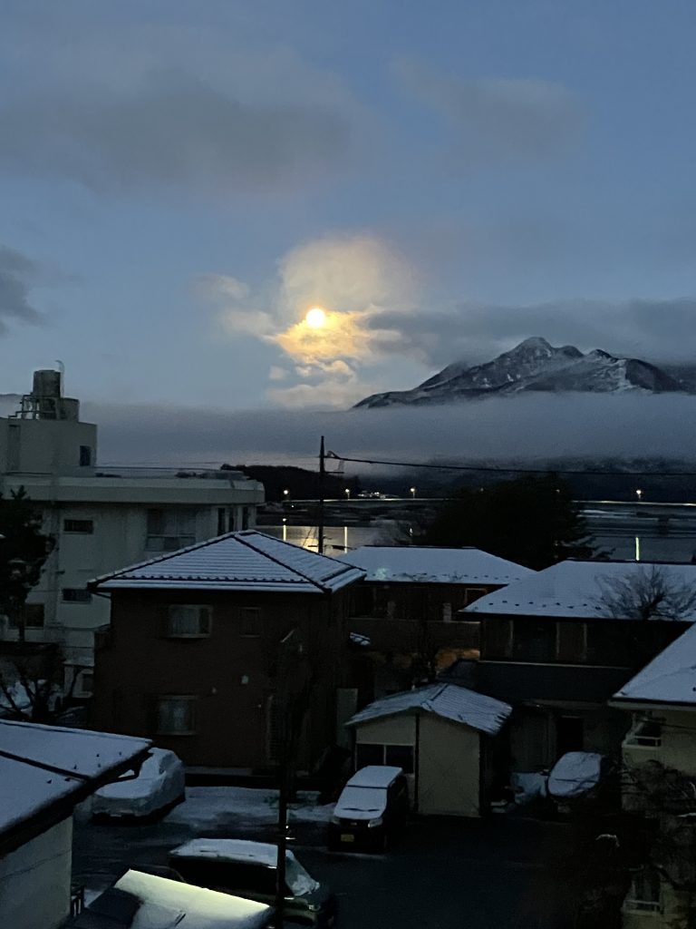 雪と月