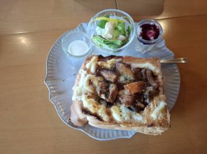 河口湖のカフェにて朝食